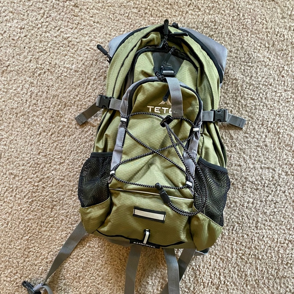 Teton Sports Camel backpack Oasis1100